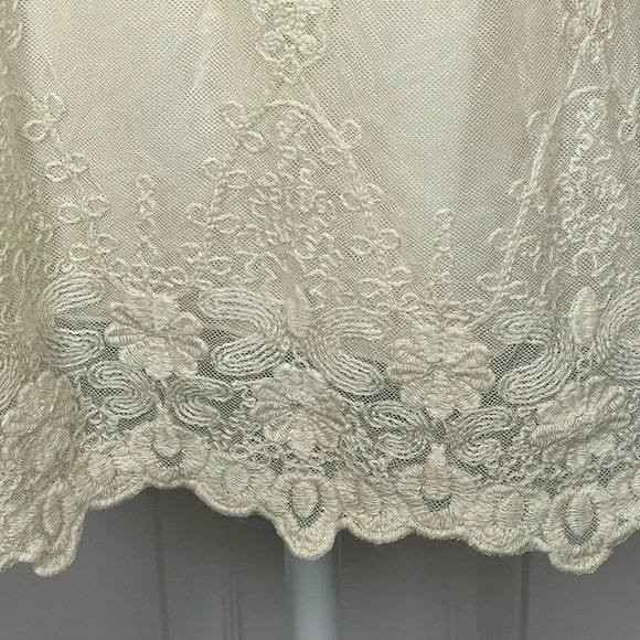 REVOLVE Chaser Embroidered Lace‎ Top NWT Sz Medium color is Coconut - Picture 7 of 9